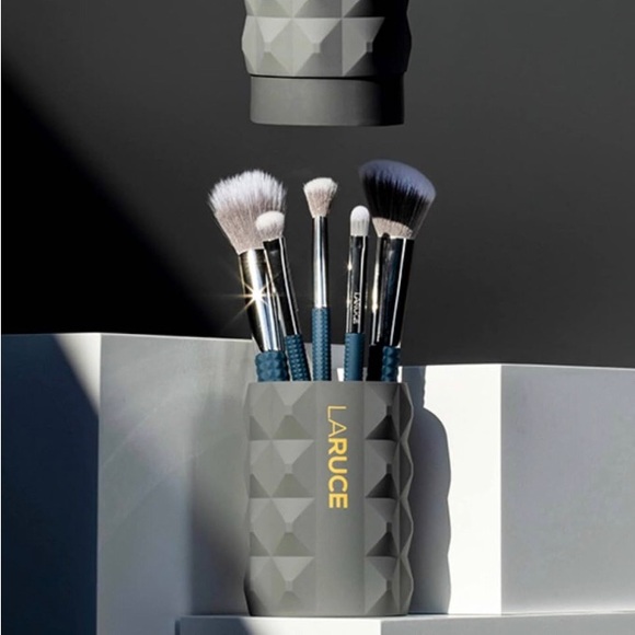 Laruce Beauty Christine Set 5 Piece Makeup Brush Set with Grey Cup - Picture 6 of 6